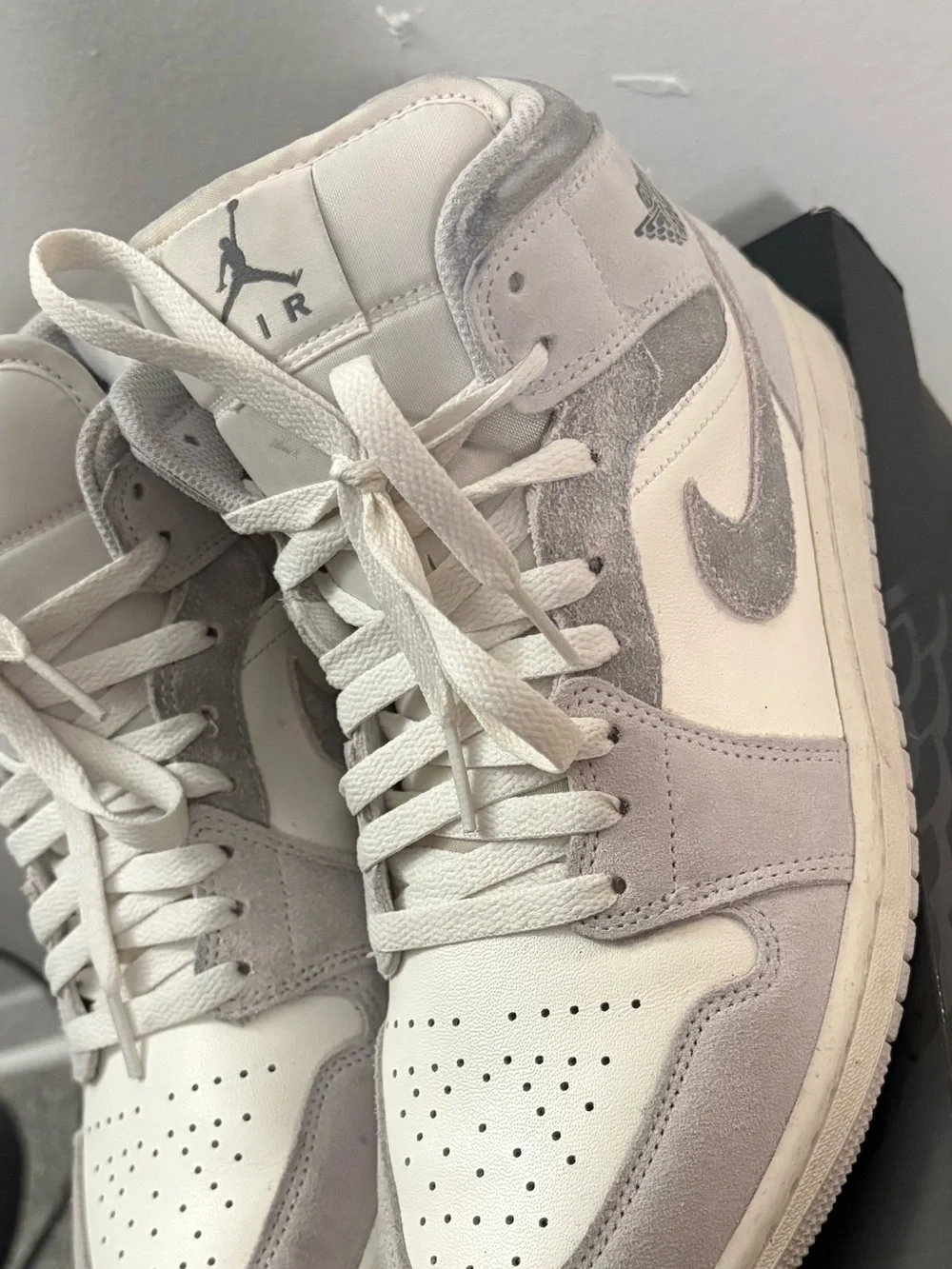 Jordan Air Men’s Jordan 1 Mid SE White & Light Gray Suede